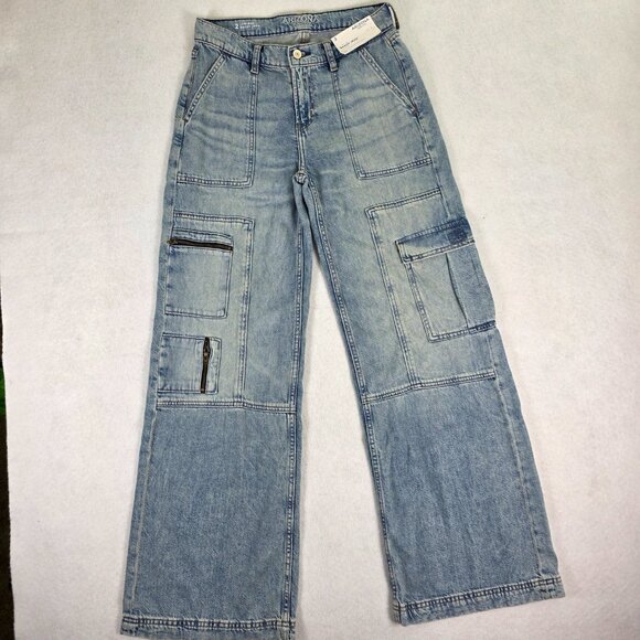 Arizona Jean Co Low Rise Baggy Cargo Jeans Size 2 Light Wash NWT - Picture 2 of 9